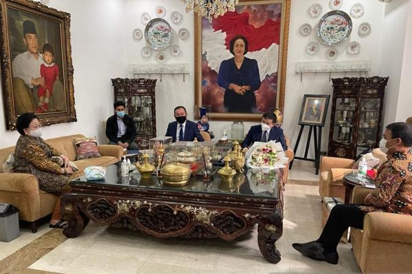 Megawati Peroleh Penghargaan dari Presiden Kazakstan