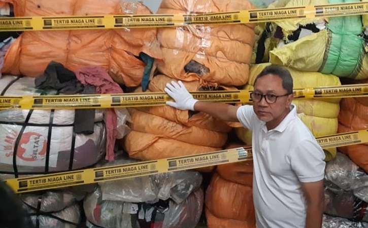 Masuk Lewat Jalur Tikus, Baju Bekas Impor Rp9 Miliar Dibakar Mendag