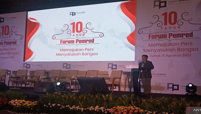Ketua Forum Pemred Arifin Asydhad dalam acara pertemuan tokoh nasional dalam rangka memperingati 10 tahun Forum Pemimpin Redaksi (Pemred) di Jakarta, Jumat (5/8/2022). (Antara/Tri Meilani A.)