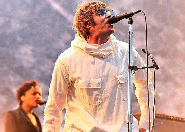 Sandiaga Uno Unggah Ulang Foto Liam Gallagher di Bali