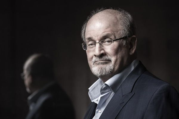 Ditikam saat Beri Kuliah, Salman Rushdie Selamat dari Maut