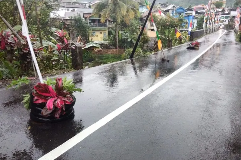 Lokasi lereng jalan yang longsor akibat hujan lebat di Desa Ketenger, Kecamatan Baturraden, Kabupaten Banyumas, Sabtu (13/8/2022). ANTARA/HO-BPBD Banyumas