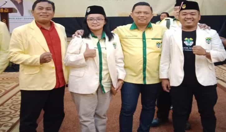 Ketua Pemuda Katolik Komda Jawa Tengah, Paramita Hanna (kedua dari kiri) bersama pengurus Pemuda Katolik di Manado. Foto diambil belum lama ini. (Istimewa/Paramita Hanna)