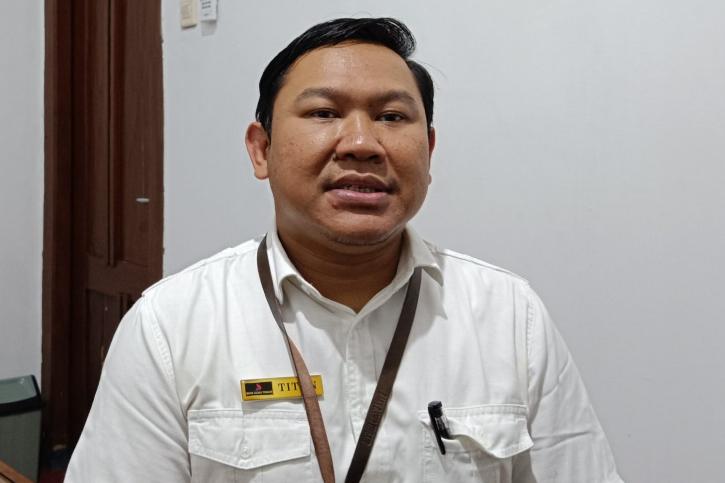 Ketua Umum PSISra, Titon Darmasto, menjelaskan mengenai alasan absennya PSISra pada Liga 3 pada 2022, di Kantor BPR Djoko Tingkir pada Rabu (28/9/2022), (Solopos.com/Galih Aprilia Wibowo)