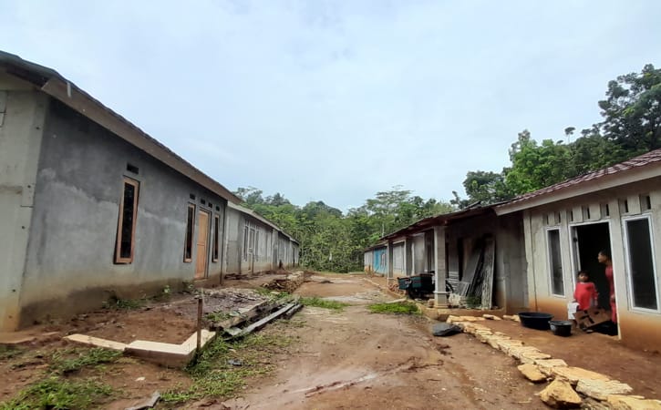 Deretan rumah unggul sistem panel instan (Ruspin) yang bakal ditempati 13 eksodan asal Aceh di Dusun Selomoyo, Desa Selomarto, Kecamatan Giriwoyo, Kabupaten Wonogiri. Lokasi Ruspin tersebut berada di Dusun Mengger, Desa Bumiharjo, Kecamatan Giriwoyo, Kabupaten Wonogiri. Foto diambil, Minggu (11/9/2022). (Solopos.com/Luthfi Shobri M.)