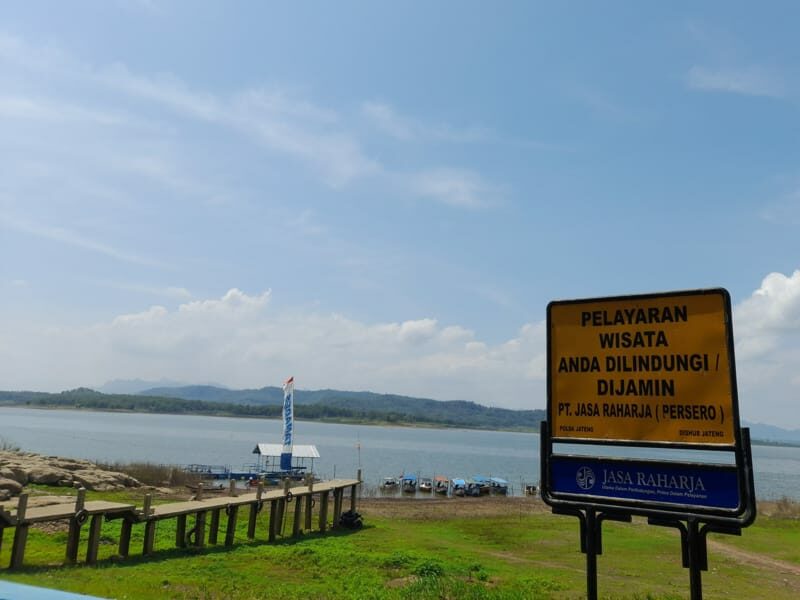 Dermaga perahu wisata di objek wisata Waduk Gajah Mungkur (WGM), Kabupaten Wonogiri, Jumat (16/9/2022). Tempat ini menjadi salah satu lokasi yang bakal ikut dalam program revitalisasi WGM. (Solopos.com/Luthfi Shobri M.)