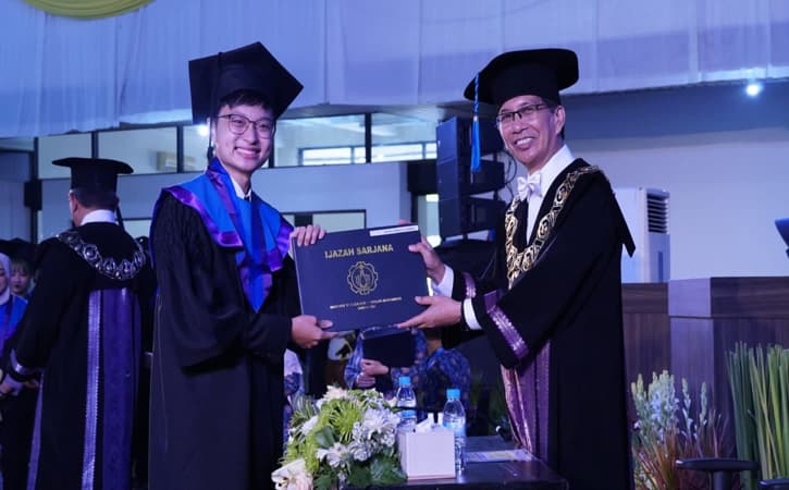Lulus dengan IPK 3,96, Alvin Jadi Wisudawan Sarjana Terbaik ITS