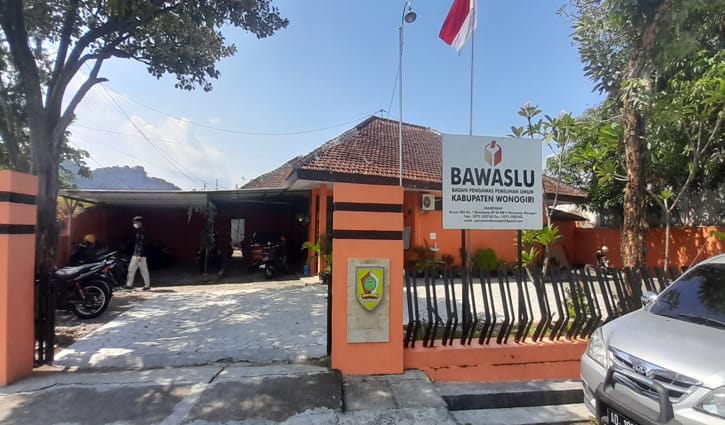 Kantor Bawaslu Wonogiri Kelurahan Wuryorejo, Kecamatan/Kabupaten Wonogiri, Selasa(9/9/2022). Bawaslu Wonogiri membuka rekrutmen panwascam pemilu 2024. Sebanyak 150 panwascan akan direkrut Bawaslu Wonogiri yang akan disebar di 25 kecamatan di Kabupaten Wonogiri. (Solopos.com/Muhammad Diky Praditia)