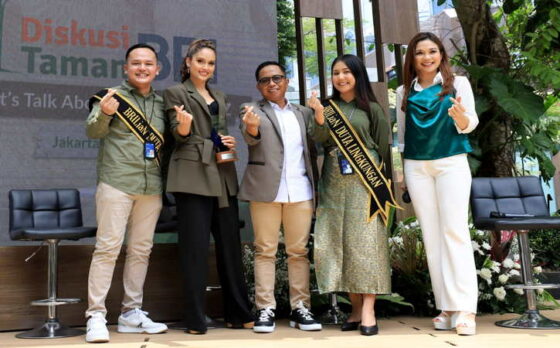 Brand ambassador BRI Cinta Laura Kiehl (kedua dari kiri) kagum terhadap komitmen BRI dalam menjalankan prinsip-prinsip berkelanjutan dalam ESG.(Istimewa)