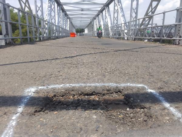 Bakal Dibuka untuk Kendaraan Roda Dua, Kontraktor Uji Jembatan Jurug A Solo