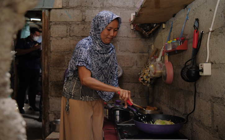 Masyarakat penerima program peralihan kompor listrik adalah pelanggan dengan daya 450 VA dan 900 VA. PLN menegaskan tidak ada perubahan daya listrik pelanggan.(Istimewa)