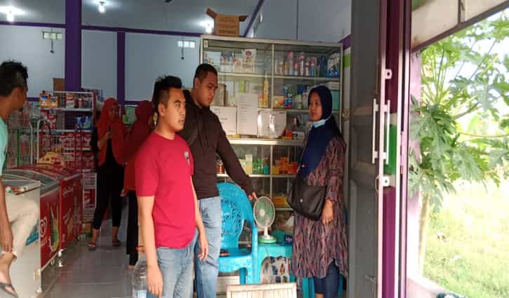 Aparat Polsek Sukodono, Sragen, melakukan olah kejadian perkara di sebuah toko yang menjadi locus kejadian pencurian dengan pemberatan di wilayah Desa Baleharjo, Kecamatan Sukodono, Sragen, belum lama ini. (Istimewa/Humas Polres Sragen)