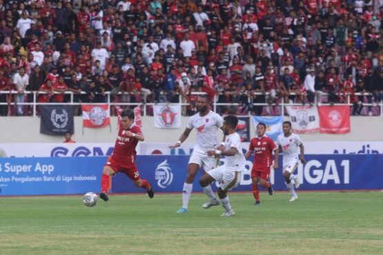 ryo matsumura saat persis solo vs psm makassar