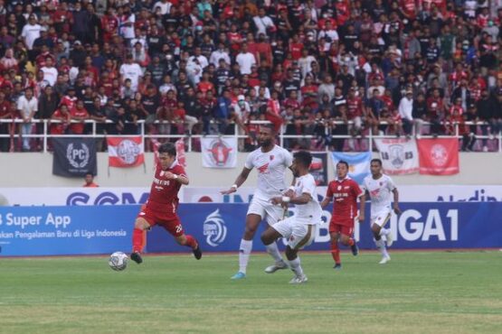 ryo matsumura saat persis solo vs psm makassar 