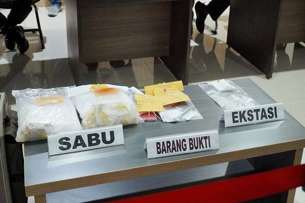 Penyelundupan 3,5 Kg Sabu-Sabu Digagalkan di Semarang - Vimarsana News