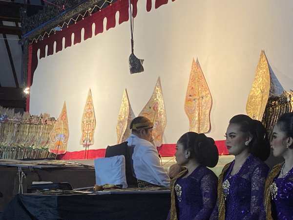 Pentas wayang dengan dalang Ki Anom Suroto memeriahkan HUT Solopos Media Group berlangsung di Pendapa Ageng ISI Solo, Minggu (25/9/2022). (Solopos/Afifa Enggar Wulandari)