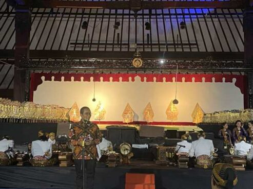 pentas wayang HUT solopos ki anom suroto