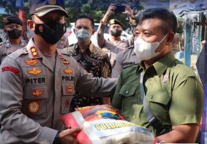 Bagi 150 Paket Beras, Polres Sragen akan Rutinkan Program Jumat Berkah