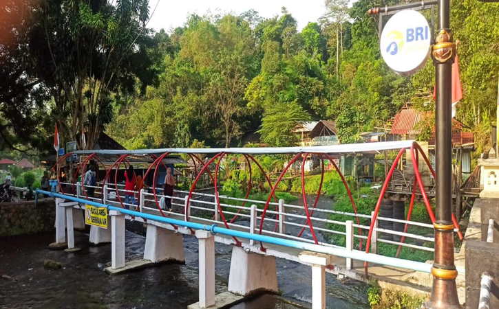 Ikut Jaga Ekosistem Sungai, BRI Peduli Bersih-Bersih Kali Senjoyo Semarang