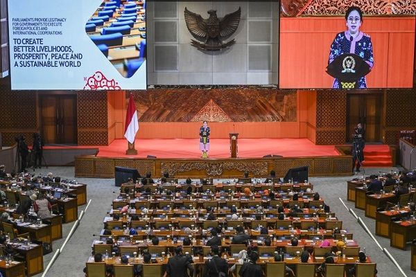 Ketua DPR RI Puan Maharani menyampaikan pidato saat mengikuti pembukaan Parliamentary Forum and the 8th G20 Parliamentary Speakers' Summit (P20) di Gedung Nusantara II, Kompleks Parlemen, Senayan, Jakarta, Rabu (5/10/2022). P20 merupakan Forum Parlemen Negara-Negara G20 yang diselenggarakan dalam satu rangkaian KTT G20, yang diselenggarakan pada 5-7 Oktober 2022. (ANTARA FOTO/Galih Pradipta).