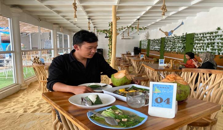 Sensasi Makan di Atas Hamparan Pasir Pantai ala Boyolali, Ini Lokasinya