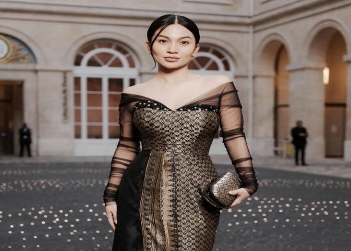Ariel Tatum Tampil di Paris Fashion Week Tuai Pujian Warganet