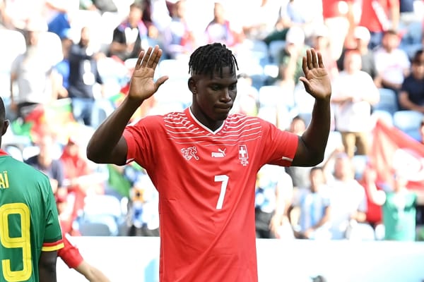 Striker Swiss Breel Embolo tidak merayakan gol yang dia cetak ke gawang Kamerun pada laga Grup G Piala Dunia 2022 di Al-Janoub Stadium, Al Wakrah, Qatar, Kamis (24/11/2022) sore WIB. (Twitter @FIFAWorldCup)