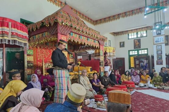 Kunjungi Palopo, Anies Baswedan Terima Wejangan Menuju Pilpres 2024<